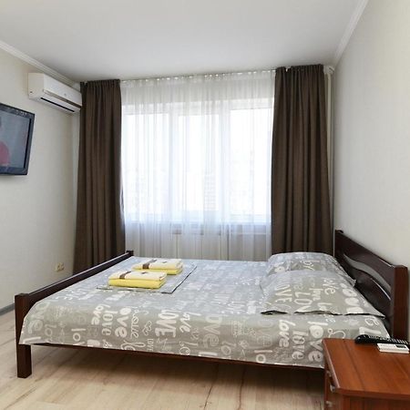 Apartament On Vasylia Lypkivskoho 24 Kijev Kültér fotó