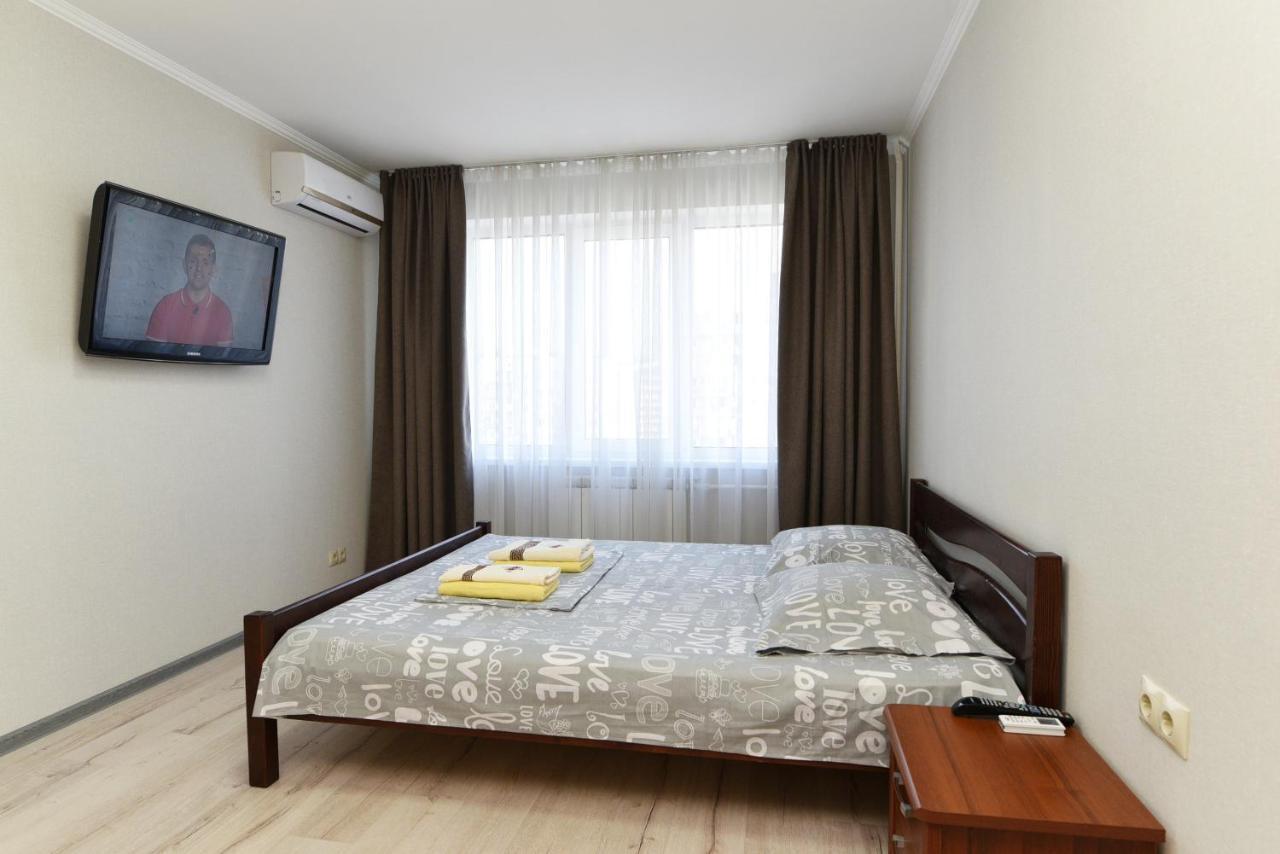 Apartament On Vasylia Lypkivskoho 24 Kijev Kültér fotó