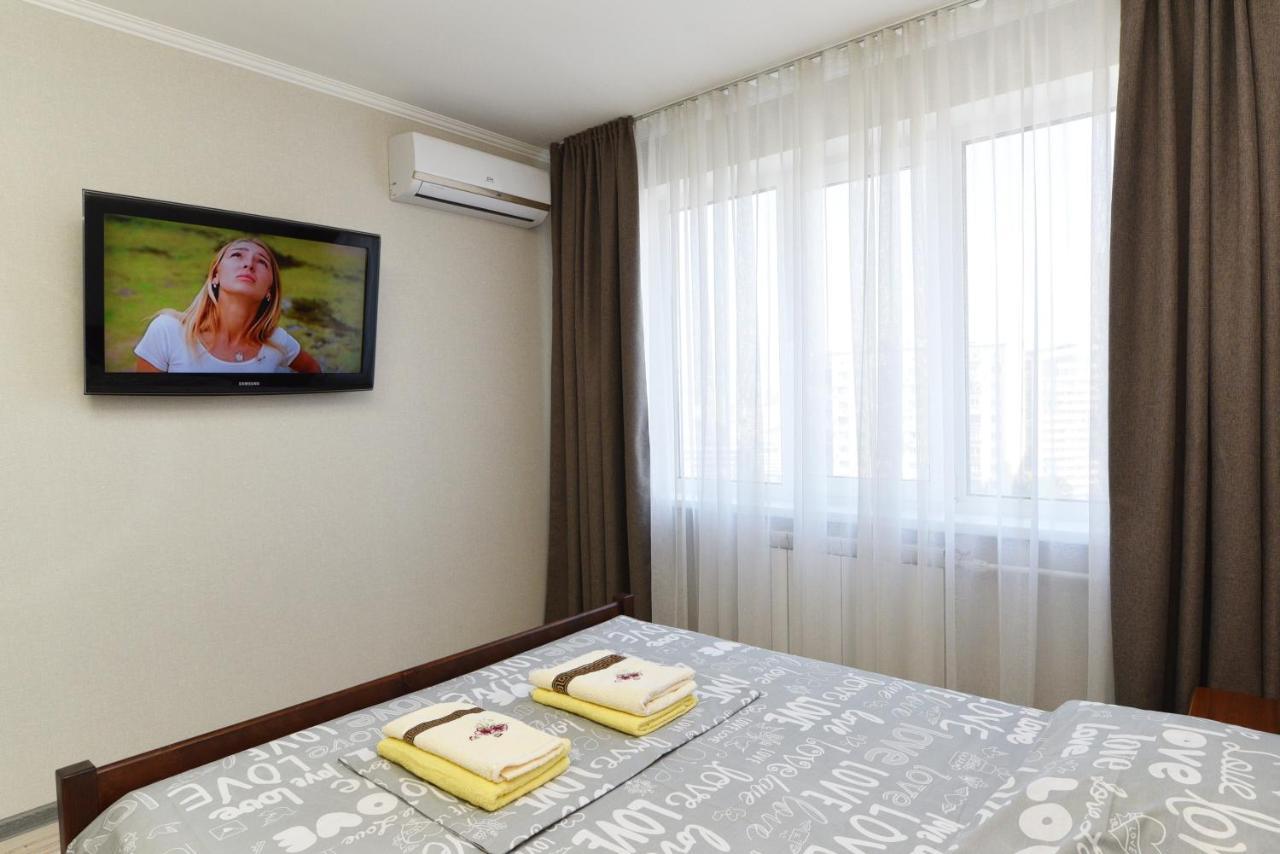 Apartament On Vasylia Lypkivskoho 24 Kijev Kültér fotó