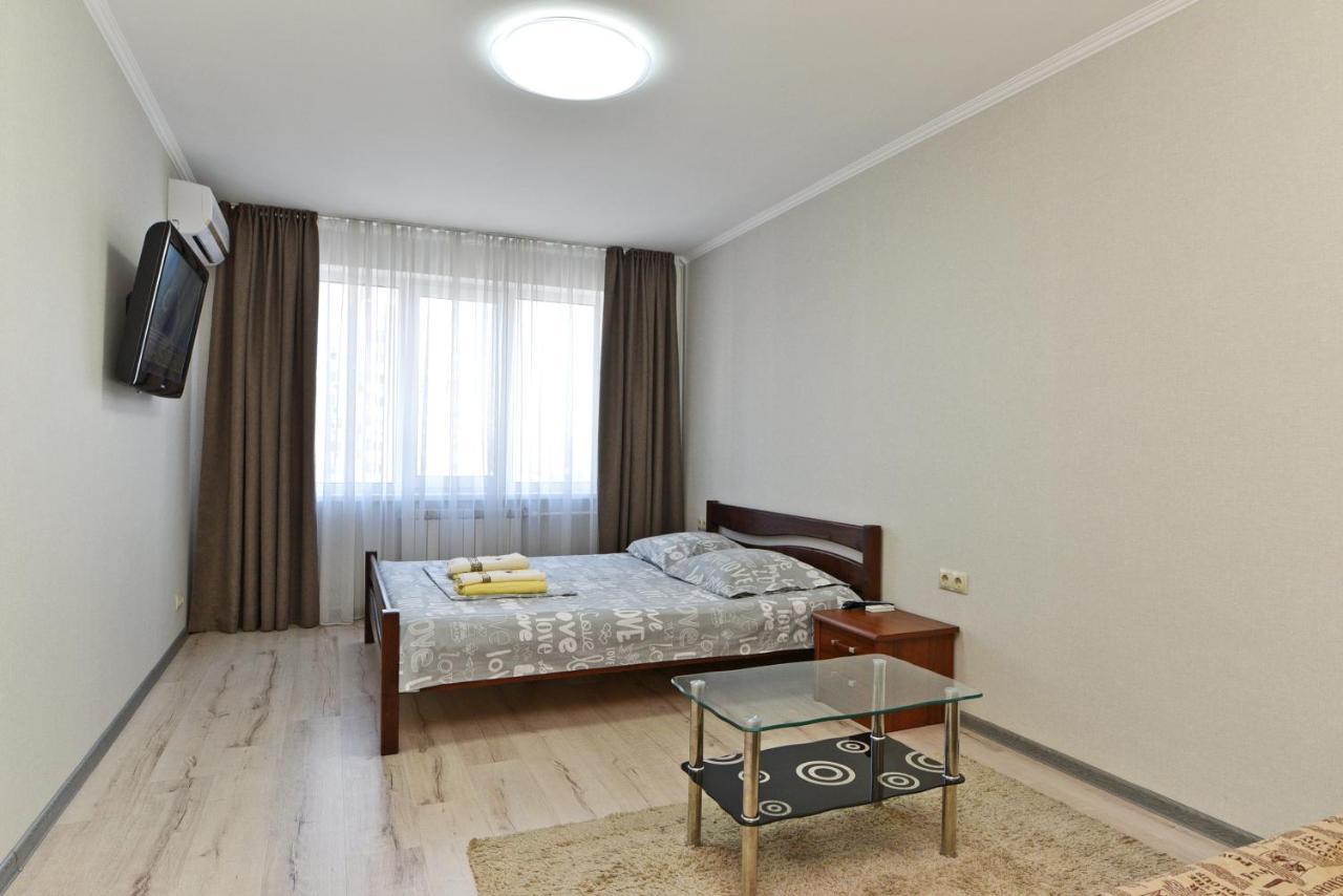 Apartament On Vasylia Lypkivskoho 24 Kijev Kültér fotó