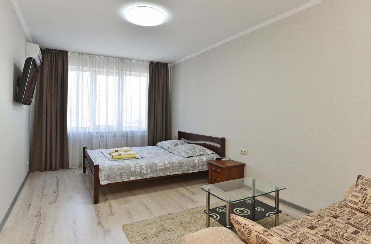 Apartament On Vasylia Lypkivskoho 24 Kijev Kültér fotó