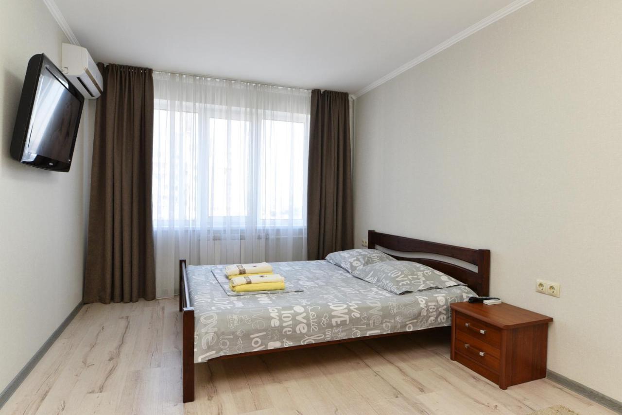 Apartament On Vasylia Lypkivskoho 24 Kijev Kültér fotó